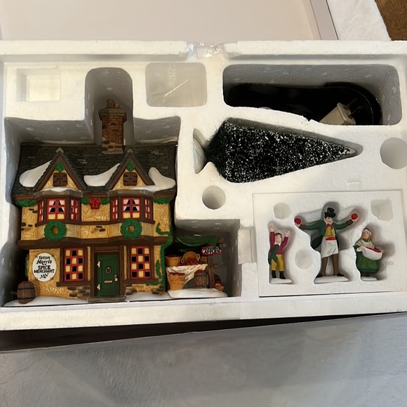 Department 56 Heritage Village Collection Seton Morris Spice Merchants Gift Set - Picture 3 of 11